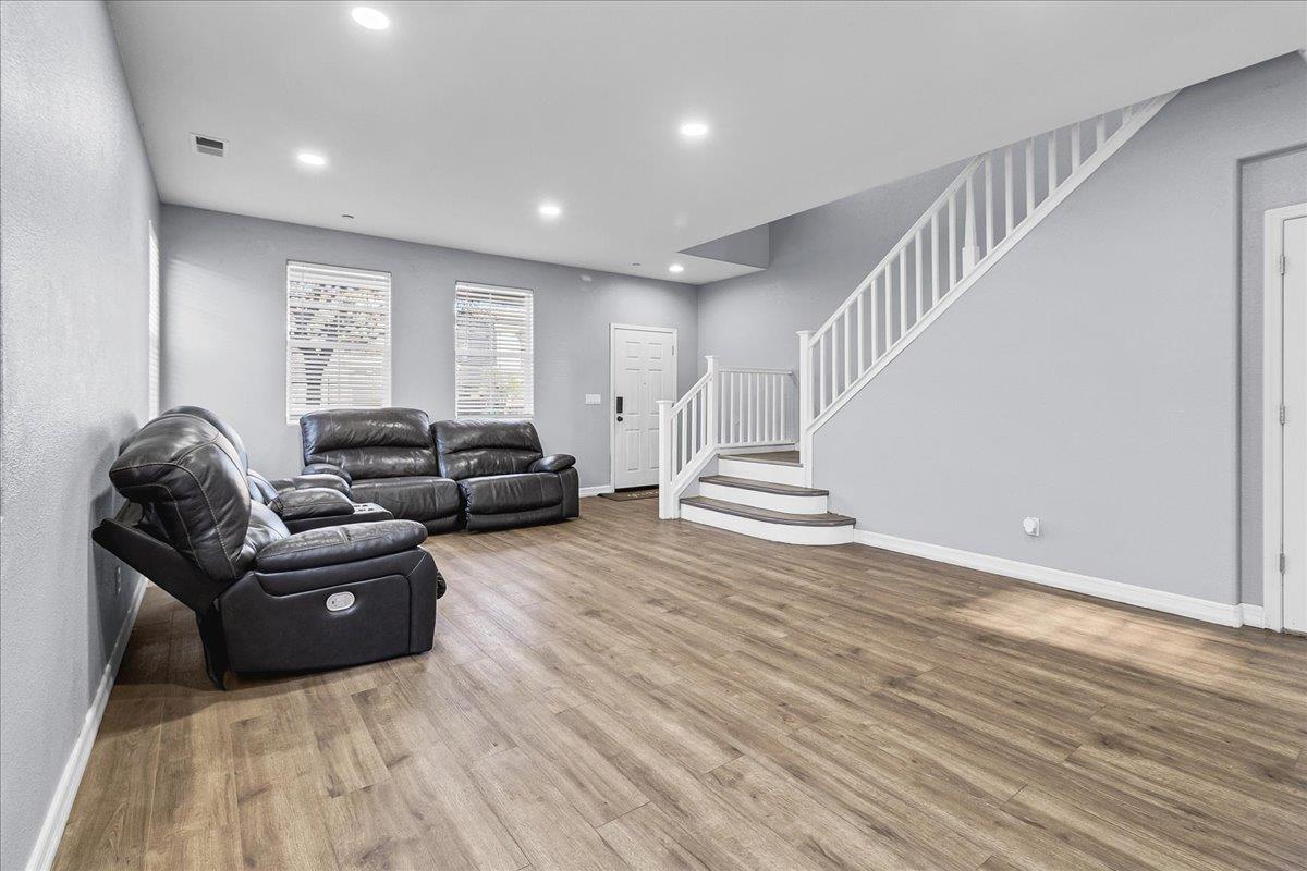 Detail Gallery Image 8 of 47 For 359 Barbera Way, Greenfield,  CA 93927 - 4 Beds | 3 Baths