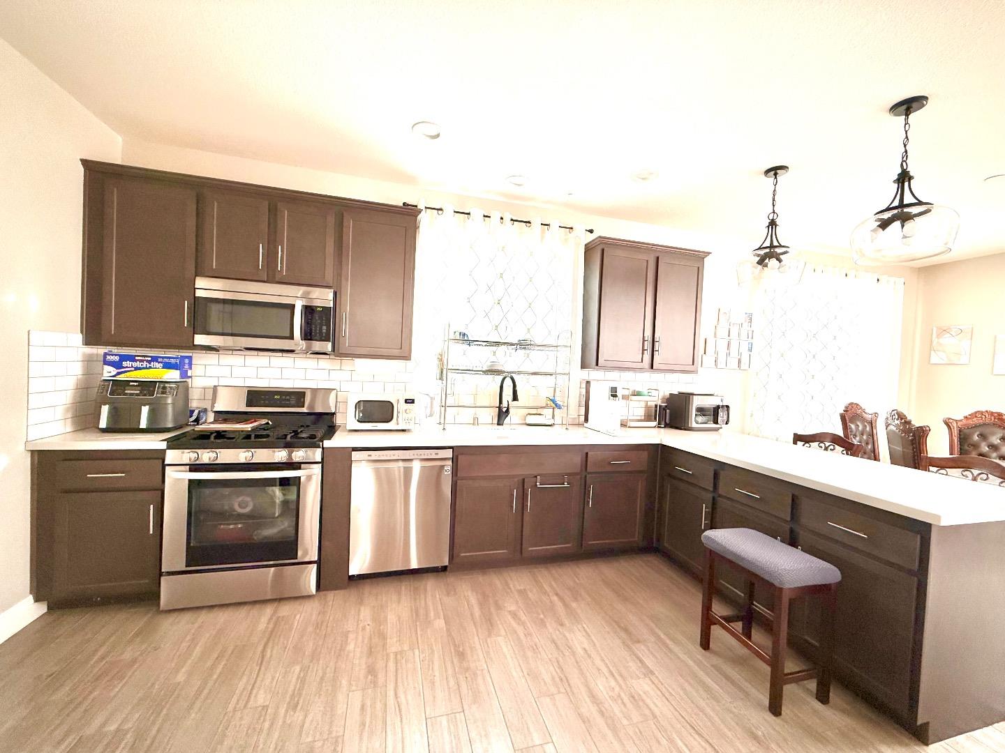 Detail Gallery Image 10 of 36 For 211 Las Flores Dr, Guadalupe,  CA 93434 - 4 Beds | 2/1 Baths