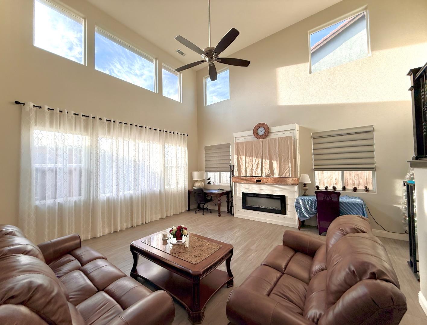 Detail Gallery Image 2 of 36 For 211 Las Flores Dr, Guadalupe,  CA 93434 - 4 Beds | 2/1 Baths