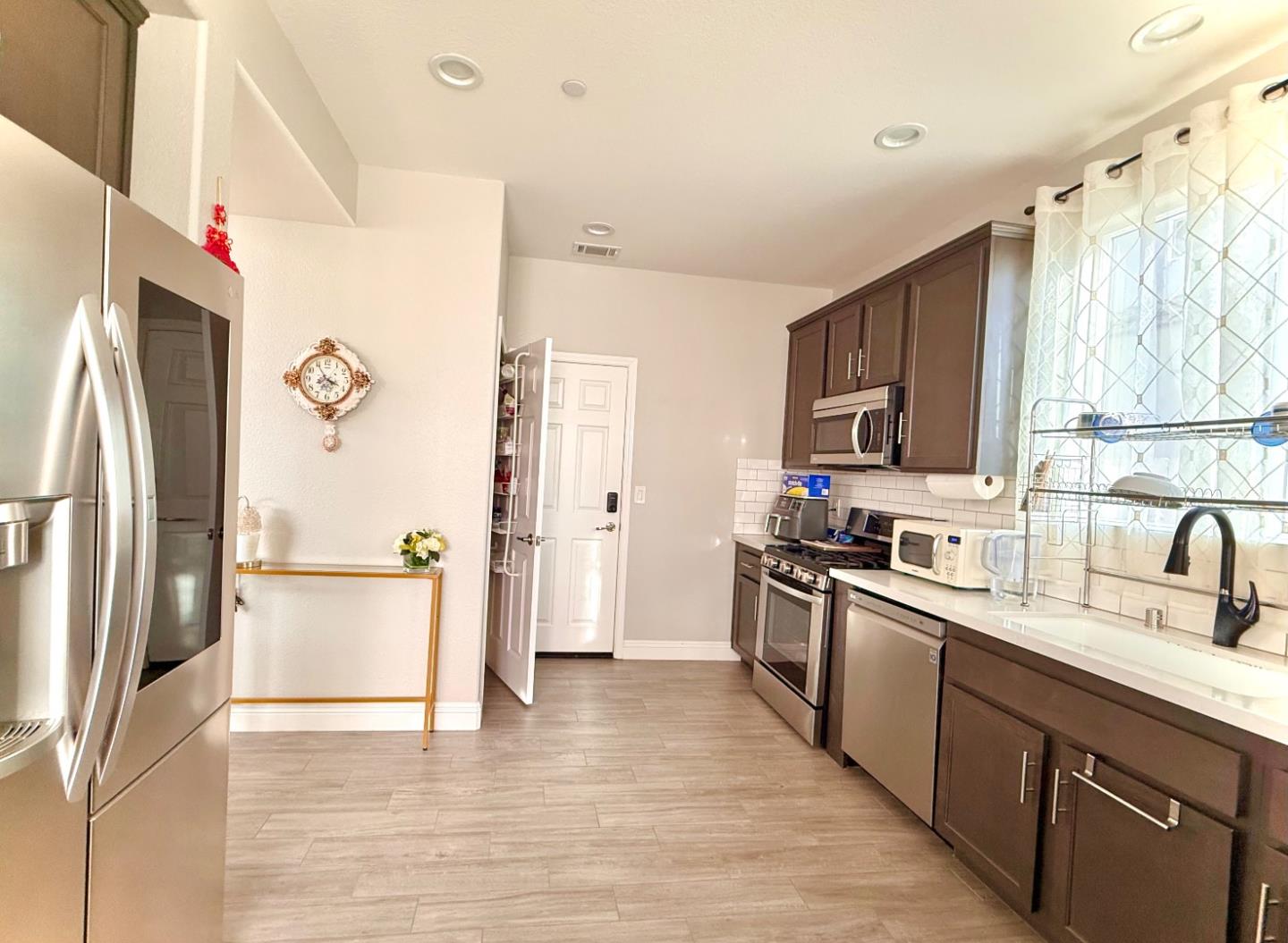 Detail Gallery Image 5 of 36 For 211 Las Flores Dr, Guadalupe,  CA 93434 - 4 Beds | 2/1 Baths