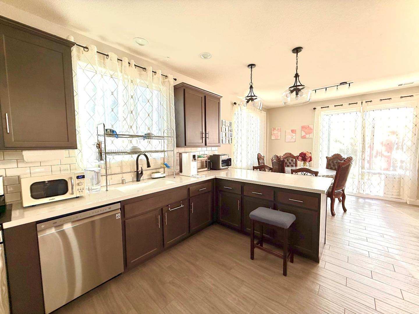 Detail Gallery Image 9 of 36 For 211 Las Flores Dr, Guadalupe,  CA 93434 - 4 Beds | 2/1 Baths