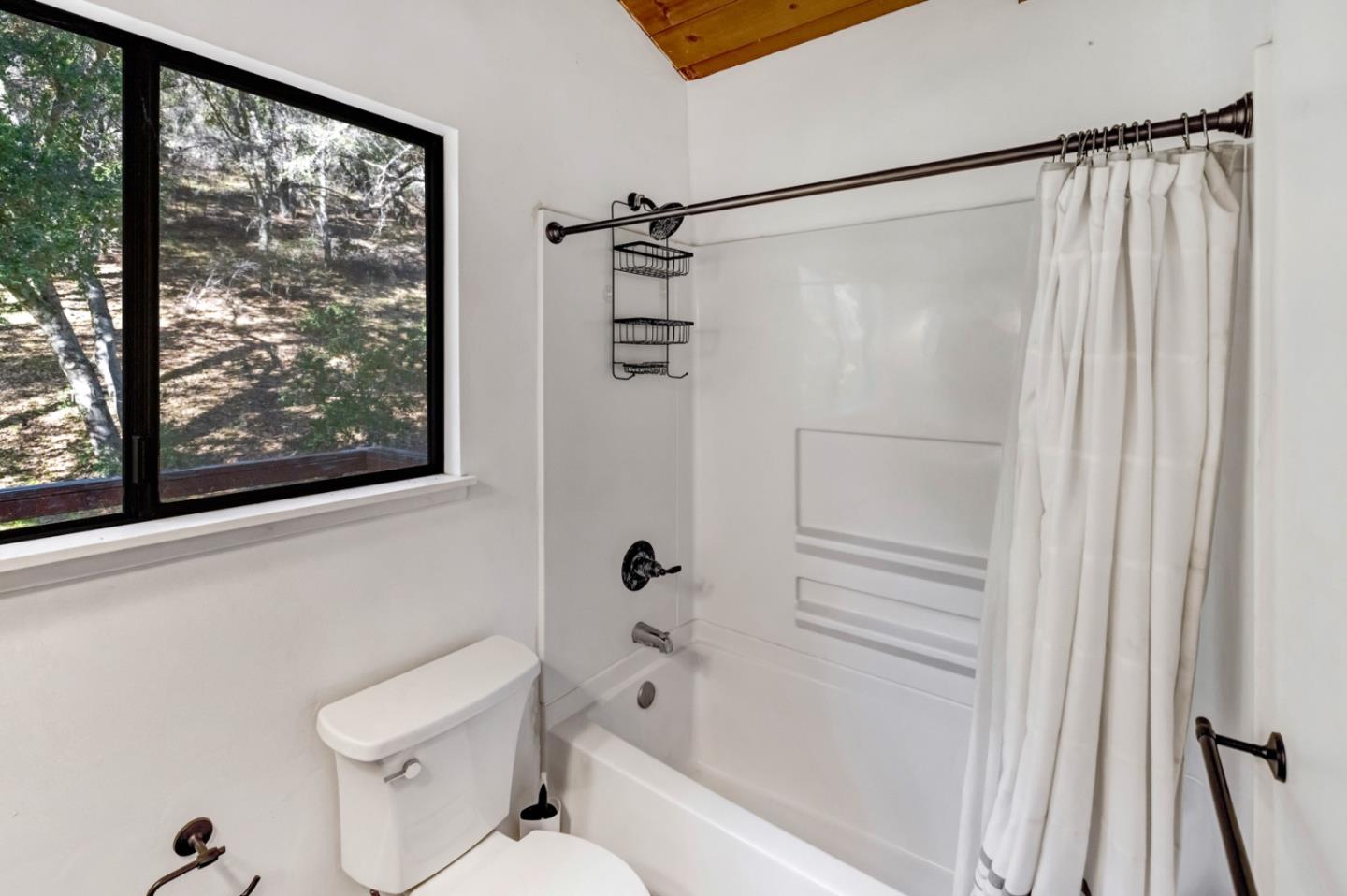Detail Gallery Image 15 of 53 For 42250 Carmel Valley Rd, Greenfield,  CA 93927 - 1 Beds | 2 Baths