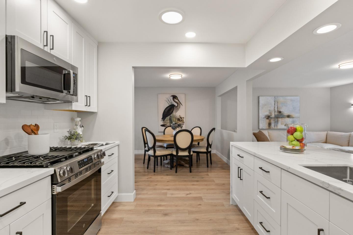 Detail Gallery Image 11 of 41 For 1416 Flores Dr, Pacifica,  CA 94044 - 4 Beds | 3 Baths