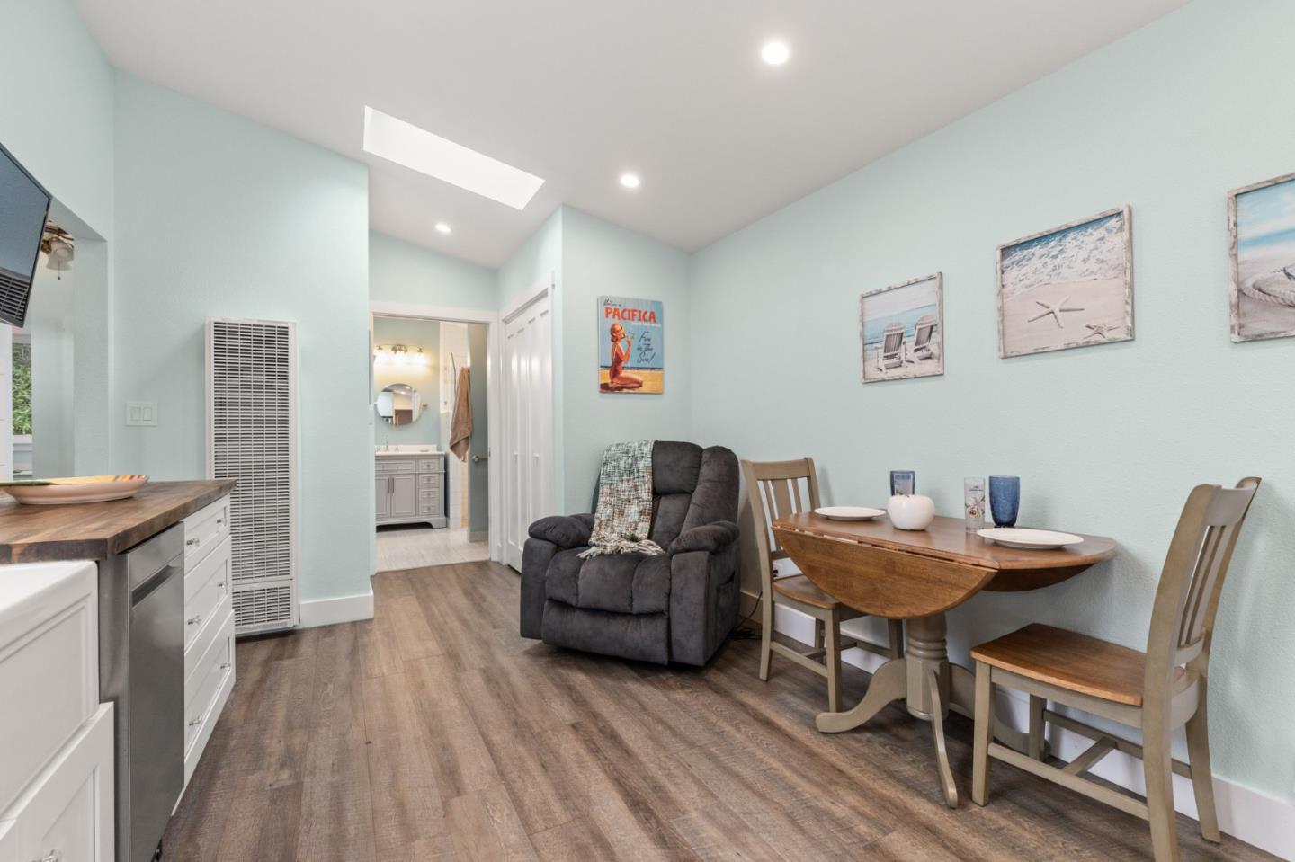 Detail Gallery Image 33 of 41 For 1416 Flores Dr, Pacifica,  CA 94044 - 4 Beds | 3 Baths