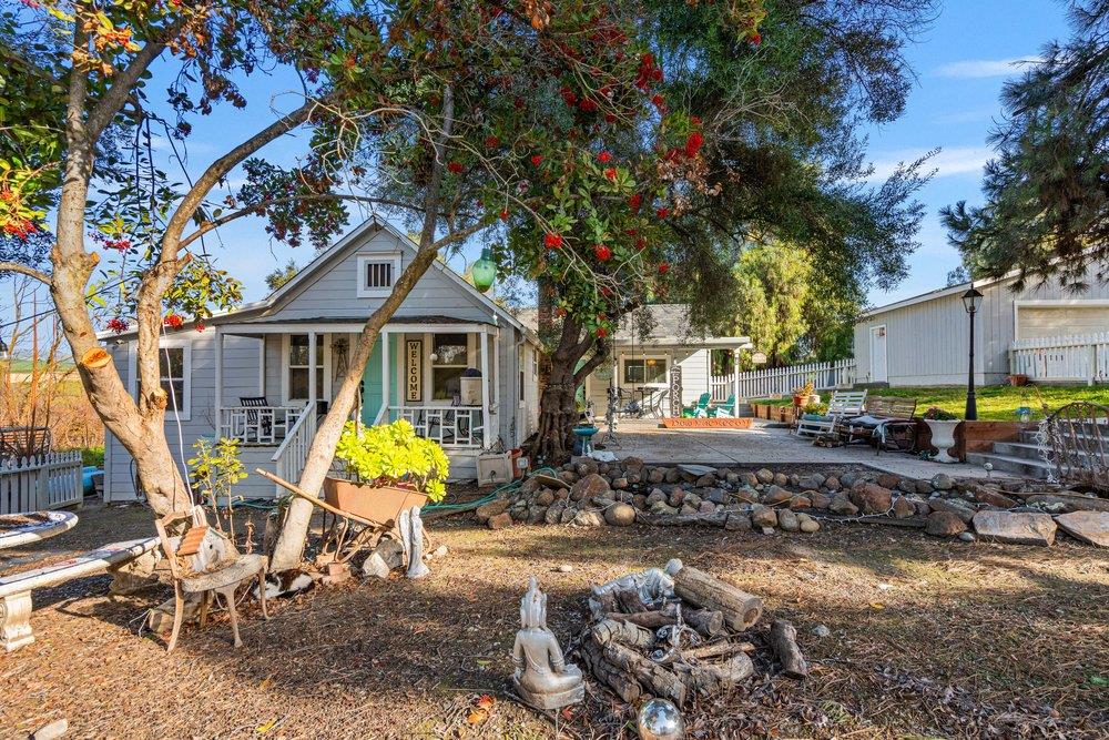 Detail Gallery Image 10 of 44 For 7250 Southside Rd, Hollister,  CA 95023 - 3 Beds | 2 Baths