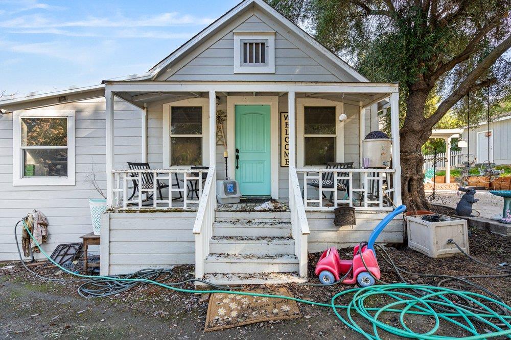 Detail Gallery Image 11 of 44 For 7250 Southside Rd, Hollister,  CA 95023 - 3 Beds | 2 Baths