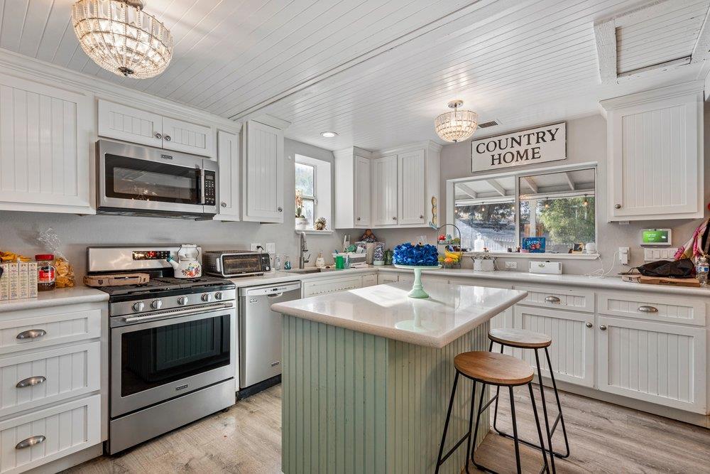 Detail Gallery Image 17 of 44 For 7250 Southside Rd, Hollister,  CA 95023 - 3 Beds | 2 Baths