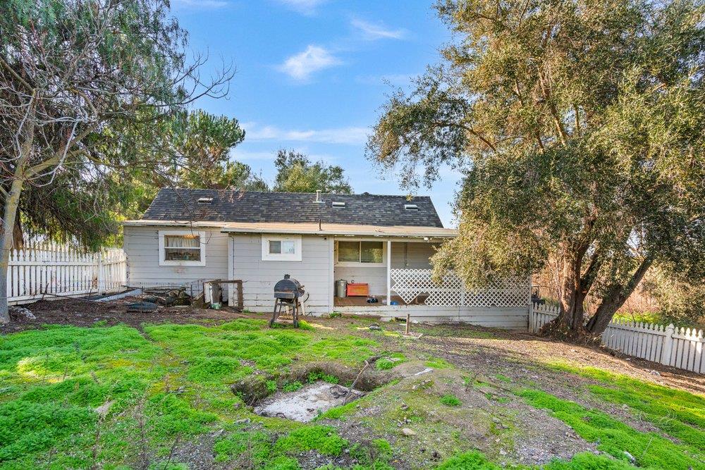 Detail Gallery Image 27 of 44 For 7250 Southside Rd, Hollister,  CA 95023 - 3 Beds | 2 Baths