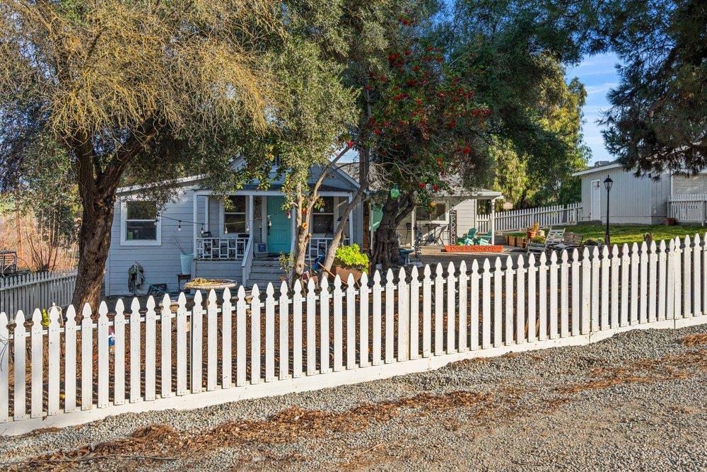 Detail Gallery Image 3 of 44 For 7250 Southside Rd, Hollister,  CA 95023 - 3 Beds | 2 Baths