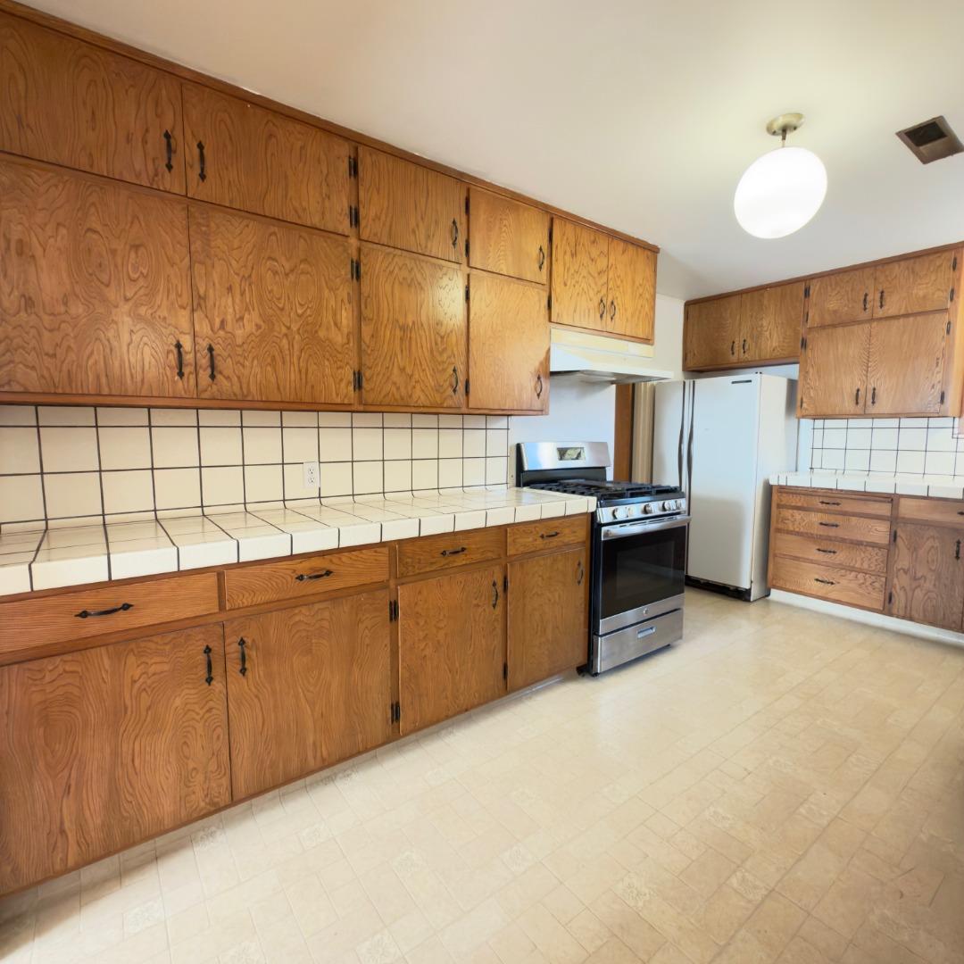 Detail Gallery Image 6 of 18 For 1720 Francis Ct, Belmont,  CA 94002 - 3 Beds | 2 Baths