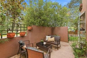 Detail Gallery Image 11 of 25 For 128 Cuesta Dr #5,  Los Altos,  CA 94022 - 2 Beds | 2/1 Baths