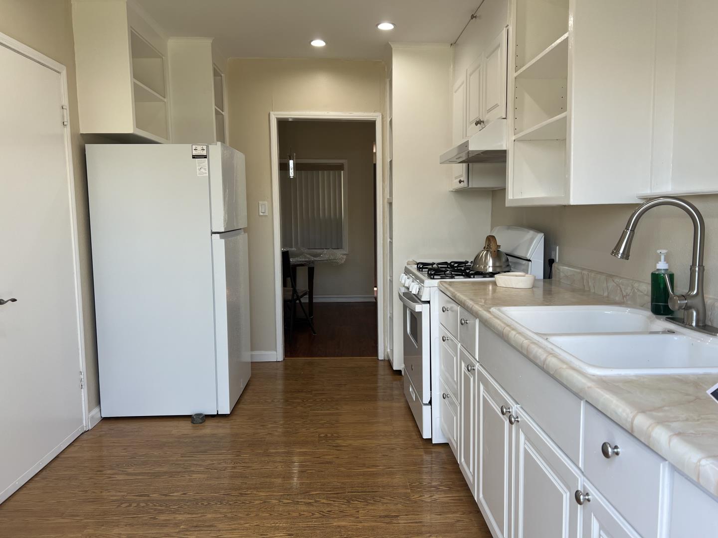 Detail Gallery Image 6 of 16 For 25482 Franklin Ave, Hayward,  CA 94544 - 3 Beds | 1 Baths