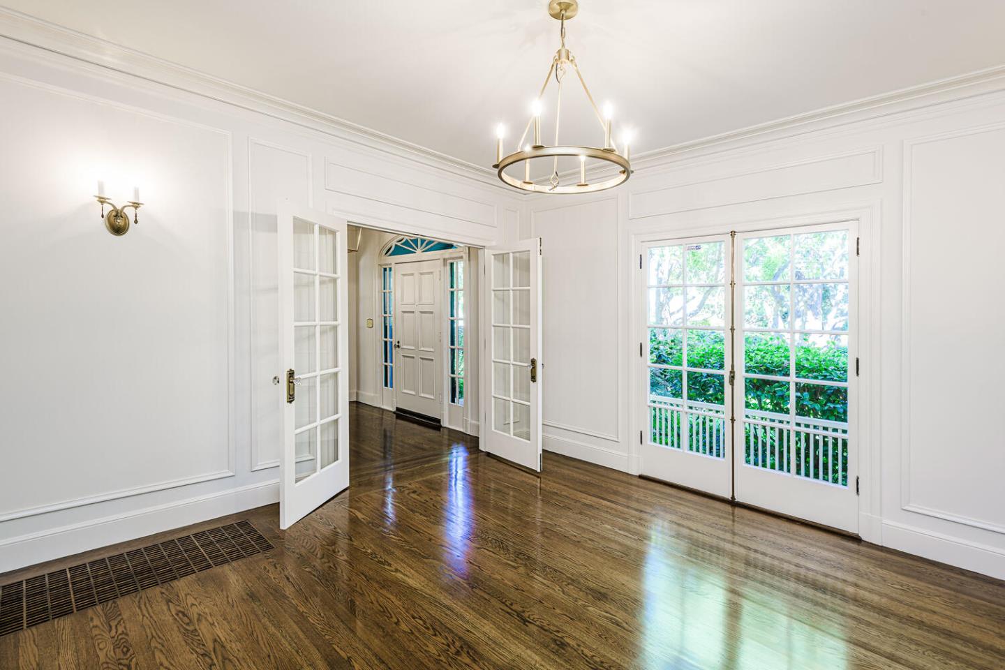 Detail Gallery Image 12 of 50 For 719 W Poplar Ave, San Mateo,  CA 94402 - 4 Beds | 2/1 Baths