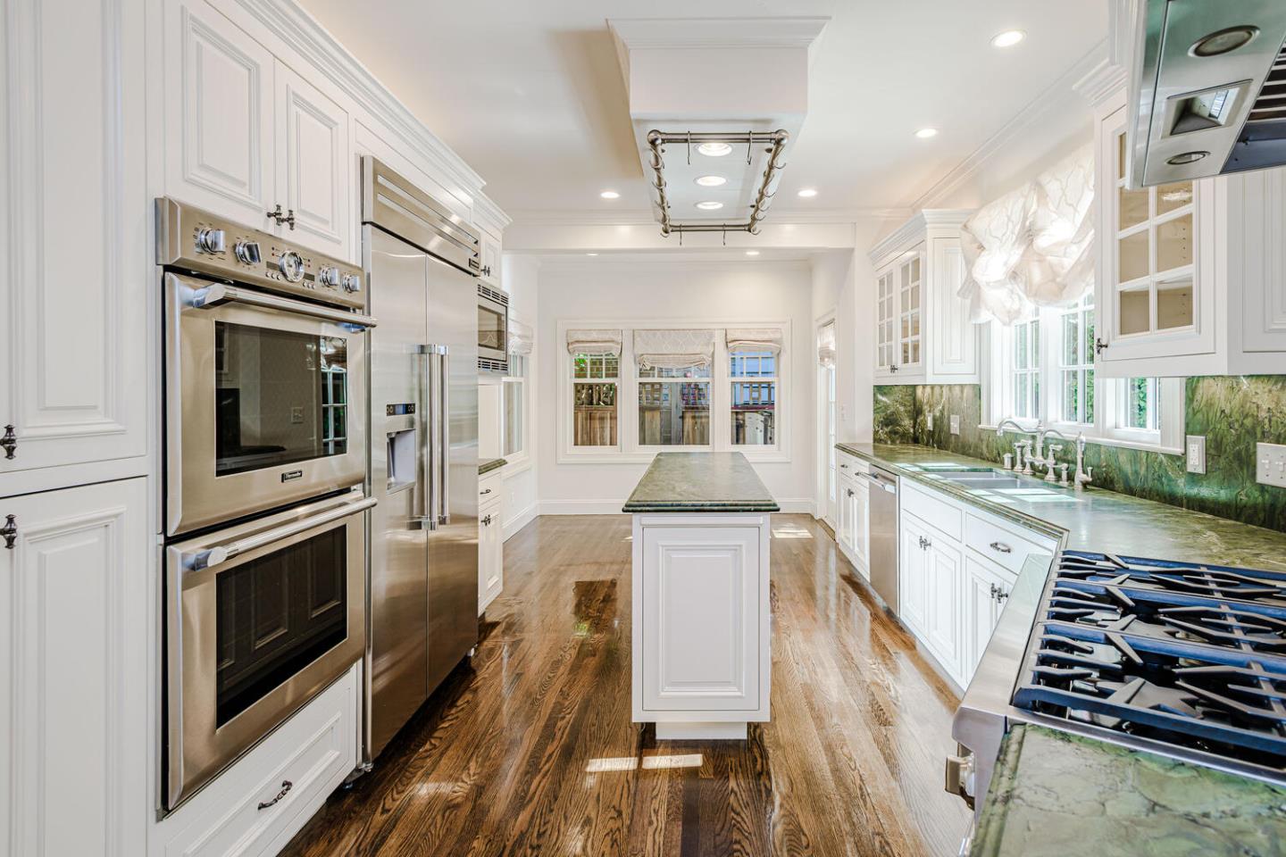 Detail Gallery Image 15 of 50 For 719 W Poplar Ave, San Mateo,  CA 94402 - 4 Beds | 2/1 Baths