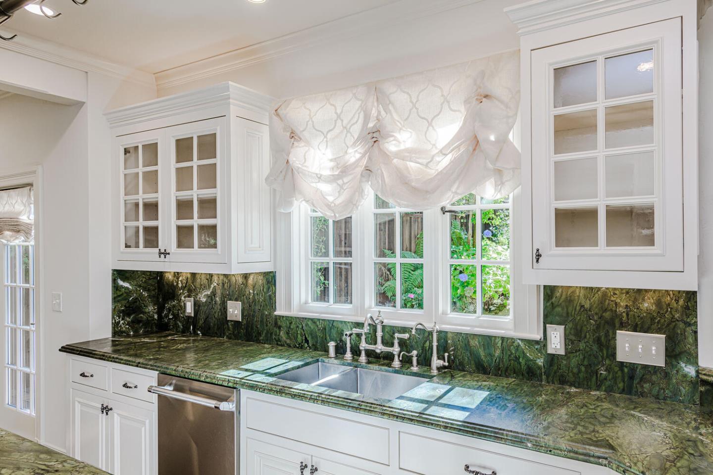 Detail Gallery Image 16 of 50 For 719 W Poplar Ave, San Mateo,  CA 94402 - 4 Beds | 2/1 Baths