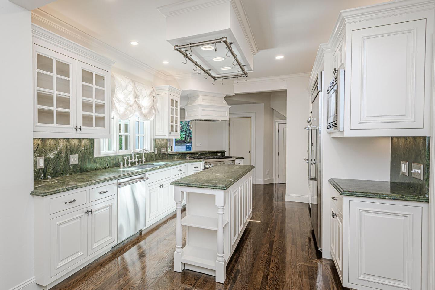 Detail Gallery Image 18 of 50 For 719 W Poplar Ave, San Mateo,  CA 94402 - 4 Beds | 2/1 Baths