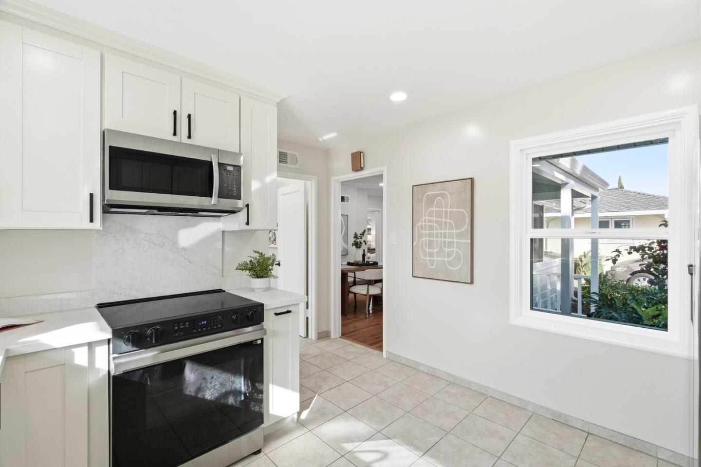 Detail Gallery Image 10 of 72 For 946 Los Padres Blvd, Santa Clara,  CA 95050 - 3 Beds | 1/1 Baths