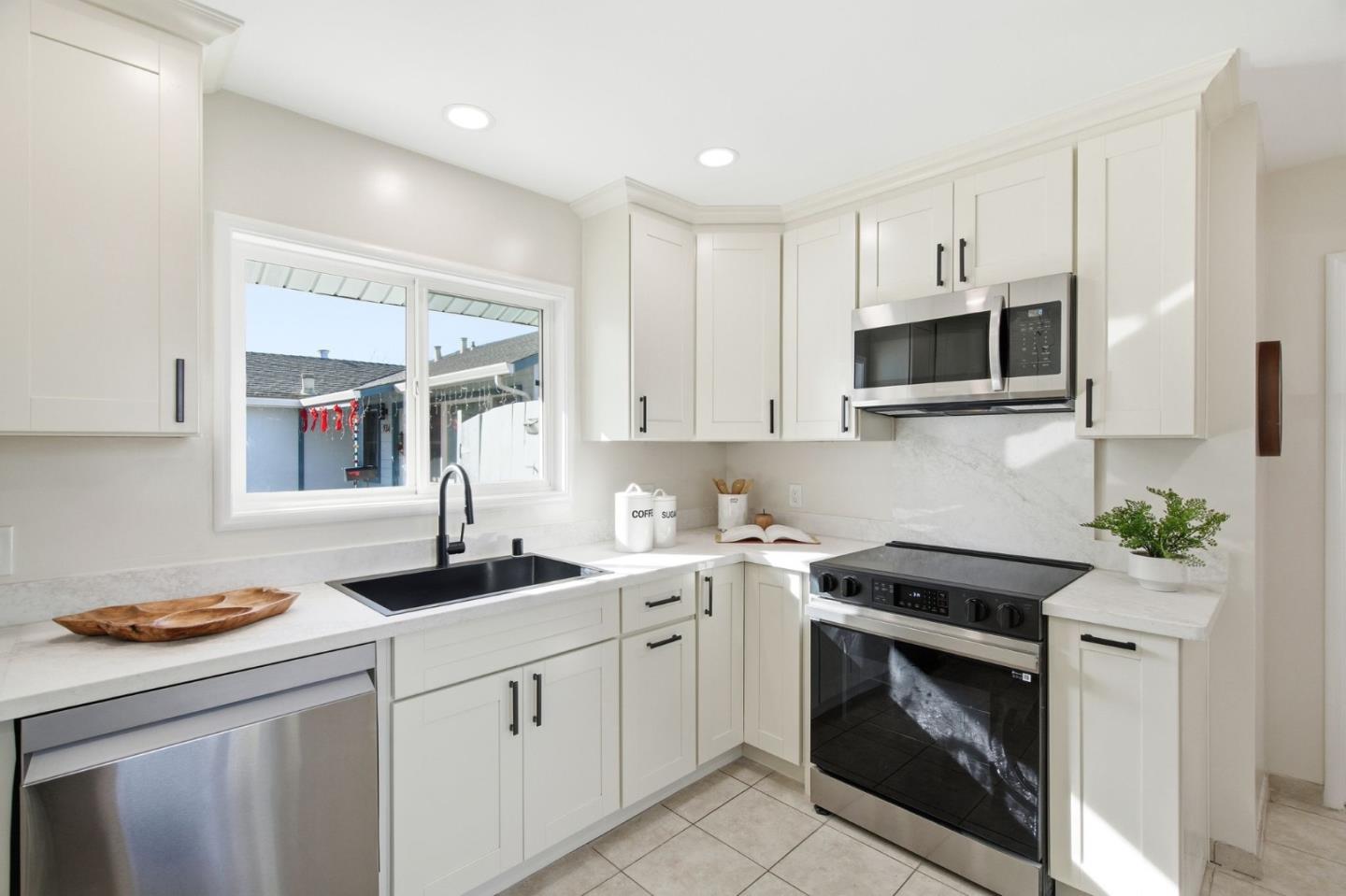 Detail Gallery Image 12 of 72 For 946 Los Padres Blvd, Santa Clara,  CA 95050 - 3 Beds | 1/1 Baths