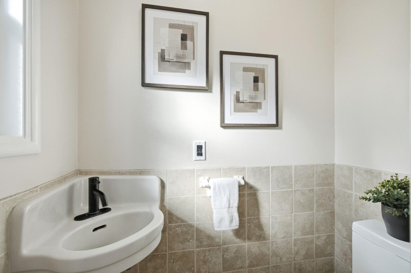Detail Gallery Image 16 of 72 For 946 Los Padres Blvd, Santa Clara,  CA 95050 - 3 Beds | 1/1 Baths