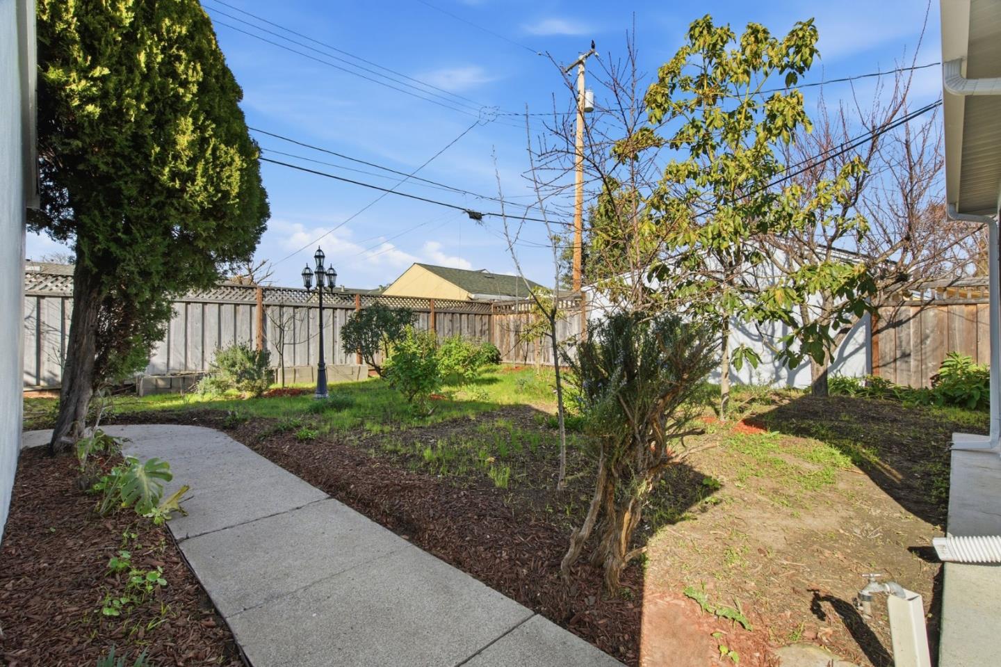 Detail Gallery Image 34 of 72 For 946 Los Padres Blvd, Santa Clara,  CA 95050 - 3 Beds | 1/1 Baths