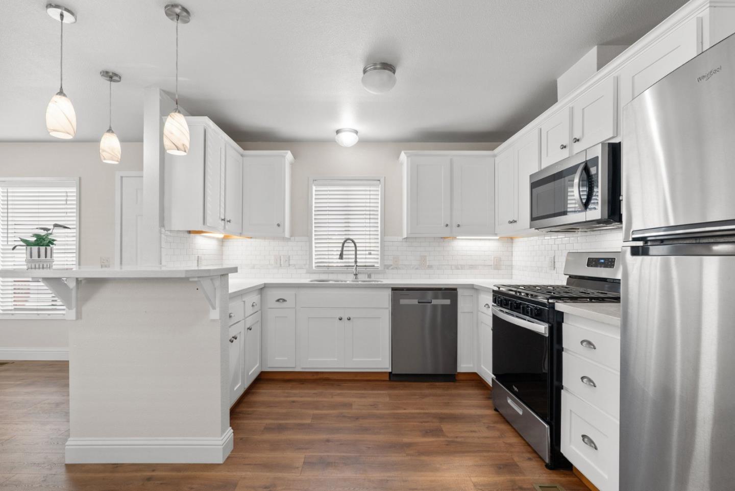 Detail Gallery Image 4 of 44 For 1099 38th Ave #49,  Santa Cruz,  CA 95062 - 2 Beds | 1 Baths