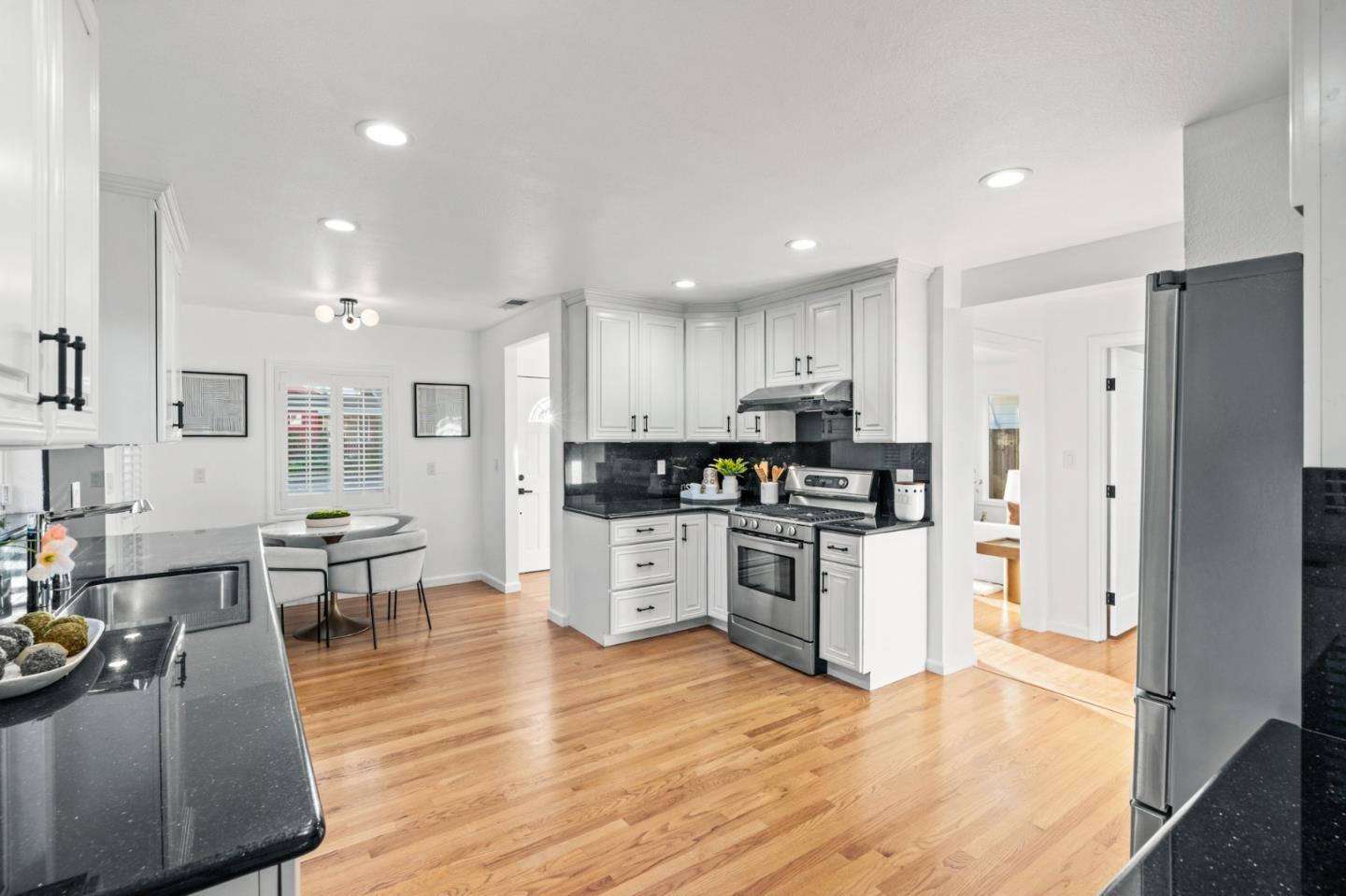 Detail Gallery Image 12 of 61 For 223 San Carlos Ave, Redwood City,  CA 94061 - 3 Beds | 2 Baths