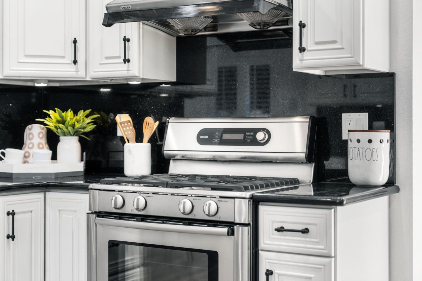 Detail Gallery Image 13 of 61 For 223 San Carlos Ave, Redwood City,  CA 94061 - 3 Beds | 2 Baths