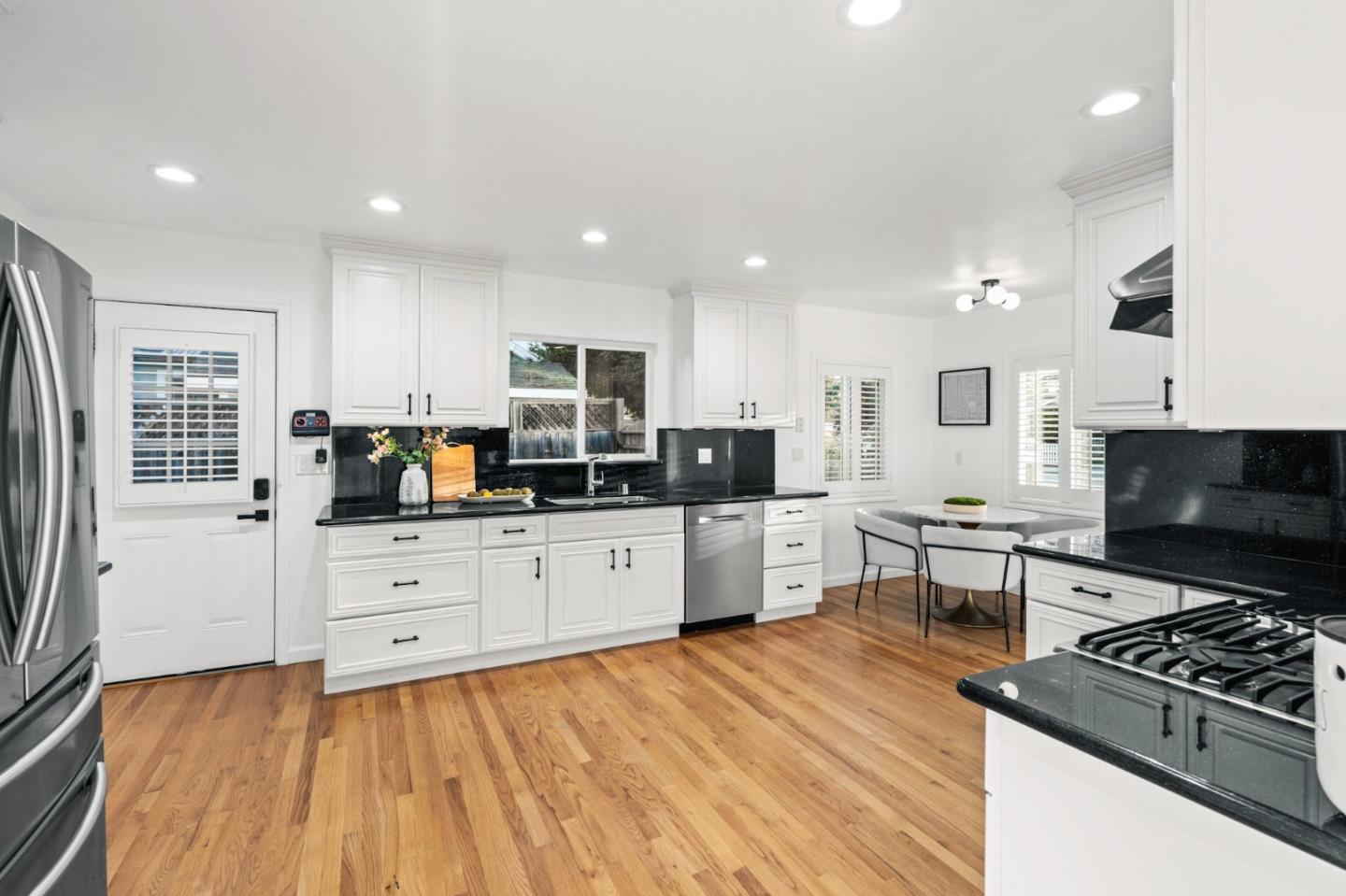 Detail Gallery Image 14 of 61 For 223 San Carlos Ave, Redwood City,  CA 94061 - 3 Beds | 2 Baths