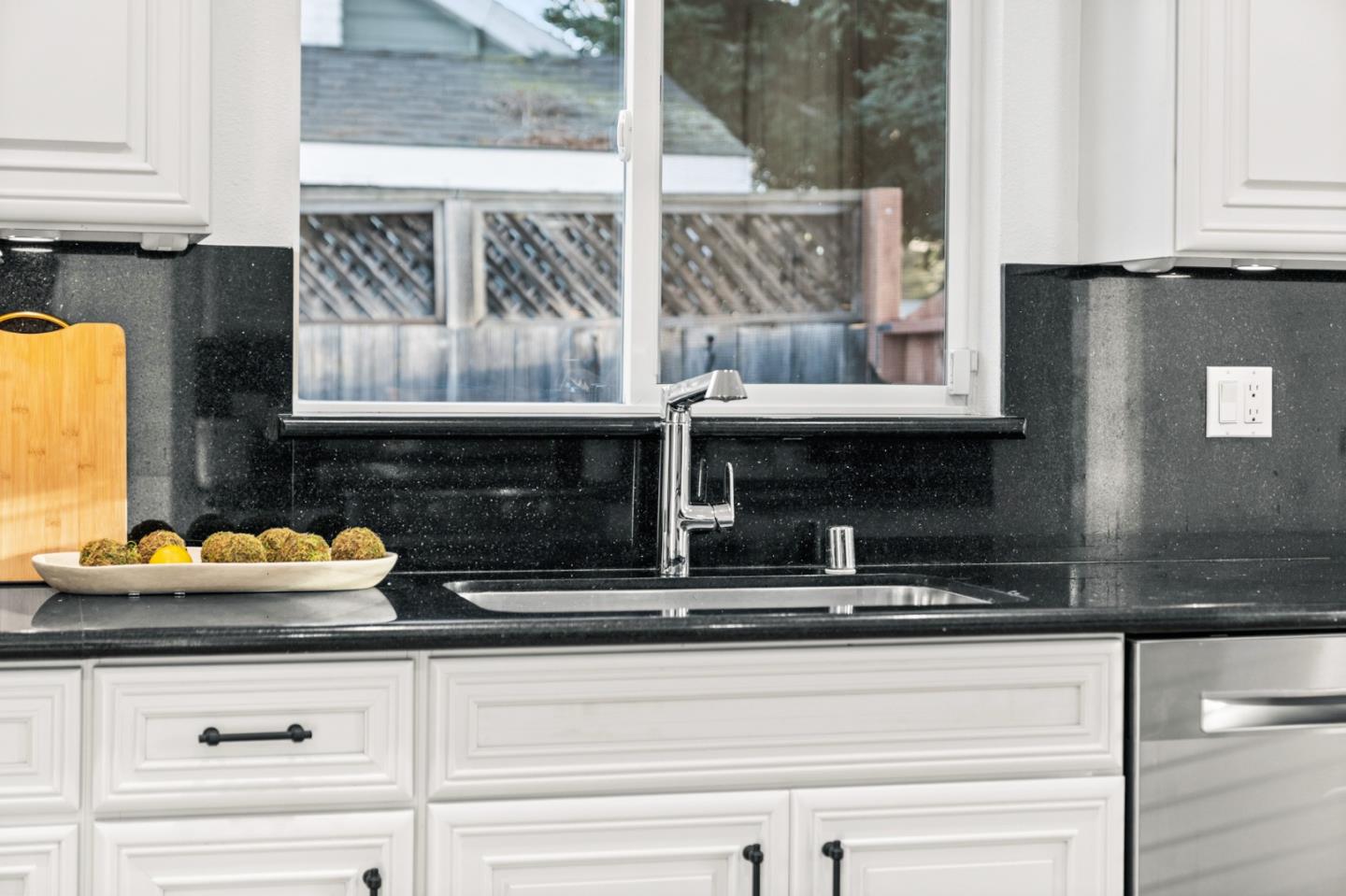 Detail Gallery Image 15 of 61 For 223 San Carlos Ave, Redwood City,  CA 94061 - 3 Beds | 2 Baths