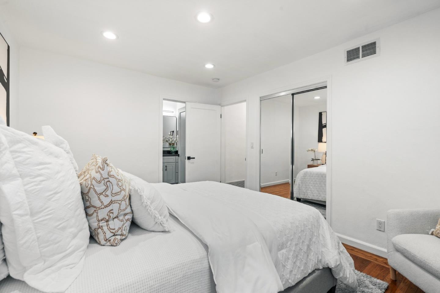 Detail Gallery Image 22 of 61 For 223 San Carlos Ave, Redwood City,  CA 94061 - 3 Beds | 2 Baths