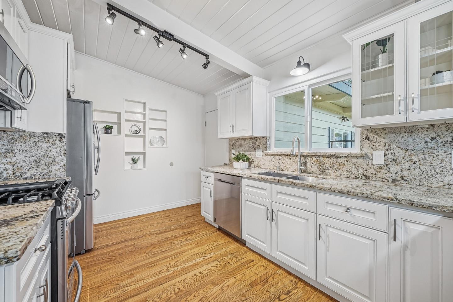 Detail Gallery Image 12 of 39 For 348 Nita Ave, Mountain View,  CA 94043 - 3 Beds | 2 Baths