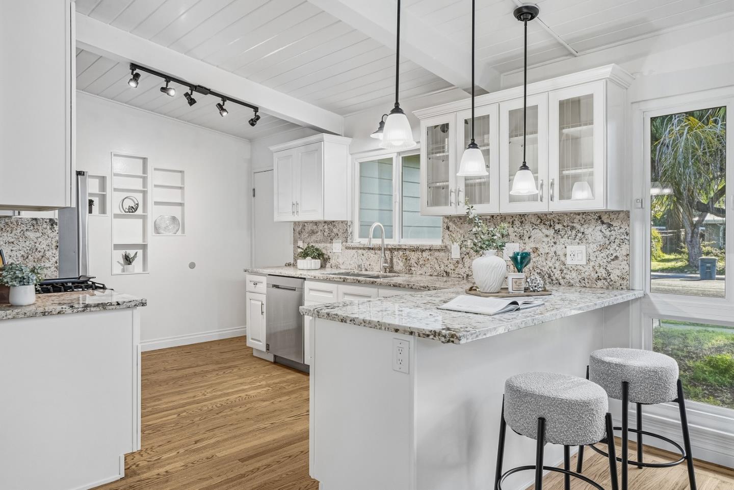 Detail Gallery Image 8 of 39 For 348 Nita Ave, Mountain View,  CA 94043 - 3 Beds | 2 Baths