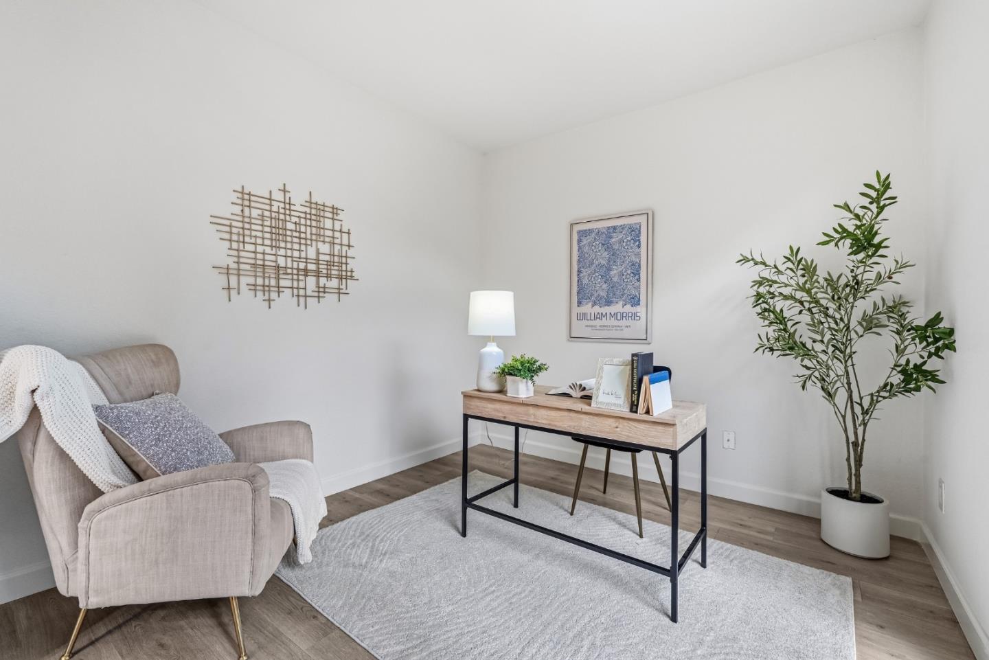 Detail Gallery Image 14 of 41 For 417 Saint Emilion Ct, Mountain View,  CA 94043 - 3 Beds | 2/1 Baths