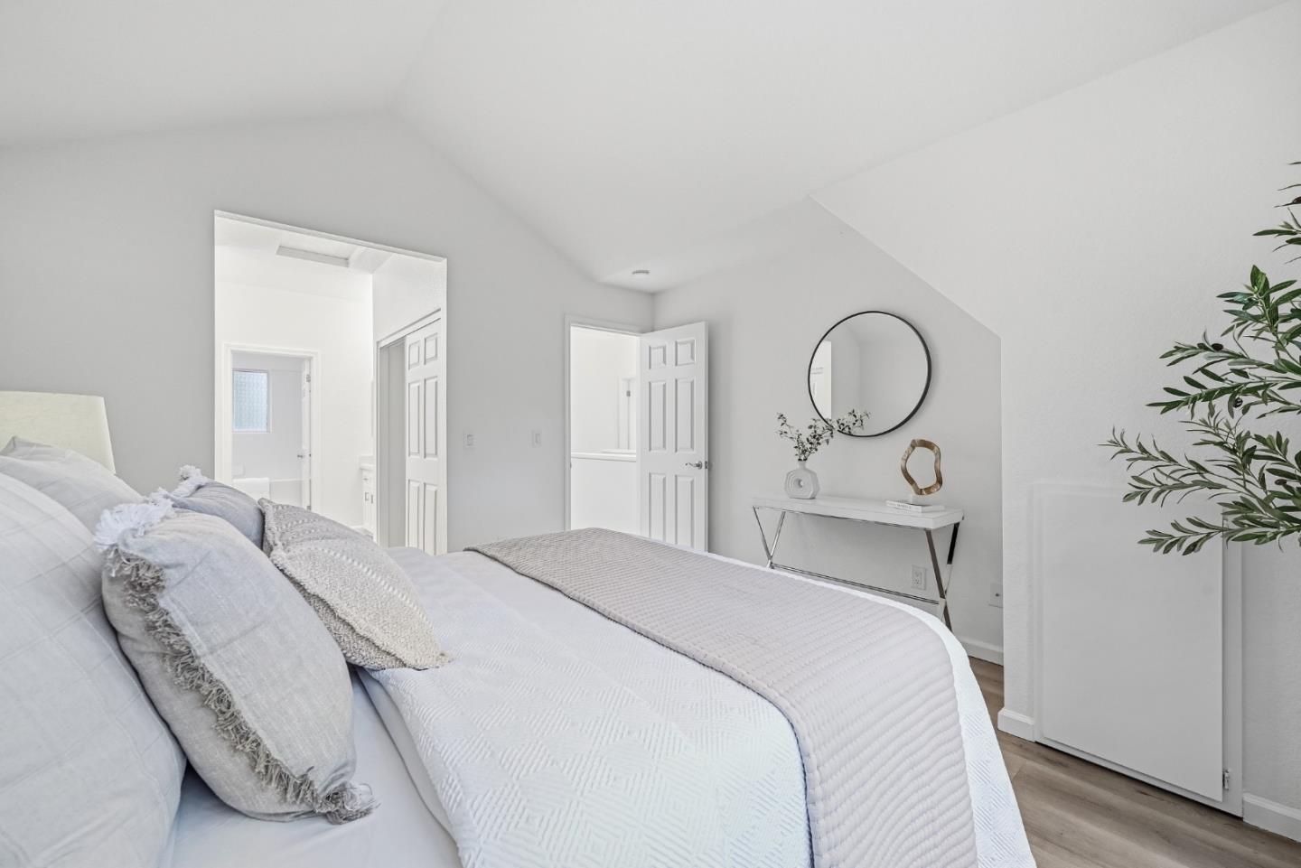 Detail Gallery Image 18 of 41 For 417 Saint Emilion Ct, Mountain View,  CA 94043 - 3 Beds | 2/1 Baths