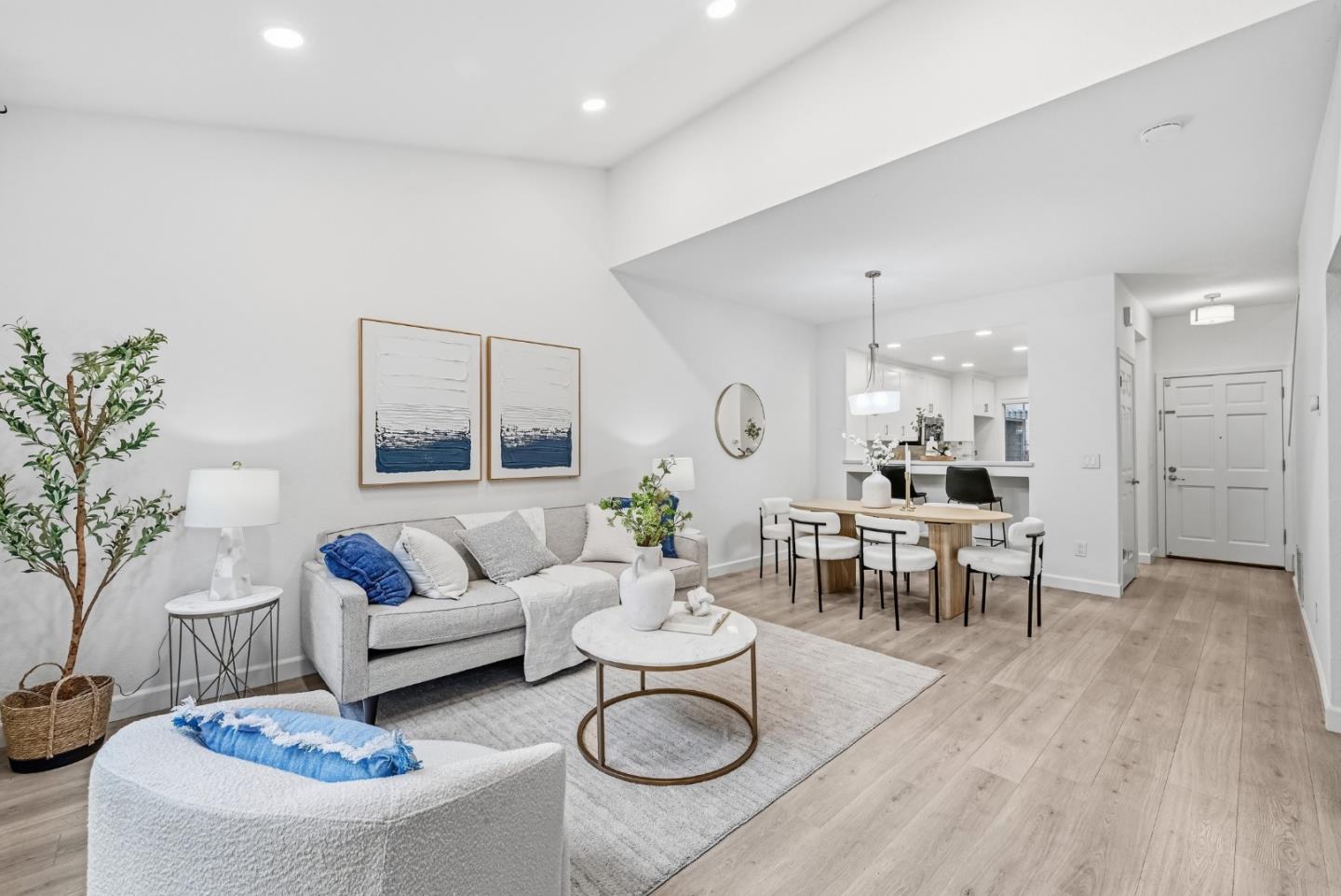 Detail Gallery Image 4 of 41 For 417 Saint Emilion Ct, Mountain View,  CA 94043 - 3 Beds | 2/1 Baths