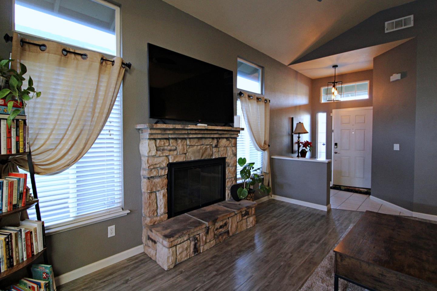 Detail Gallery Image 11 of 42 For 778 Mission Ridge Dr, Manteca,  CA 95337 - 3 Beds | 2 Baths