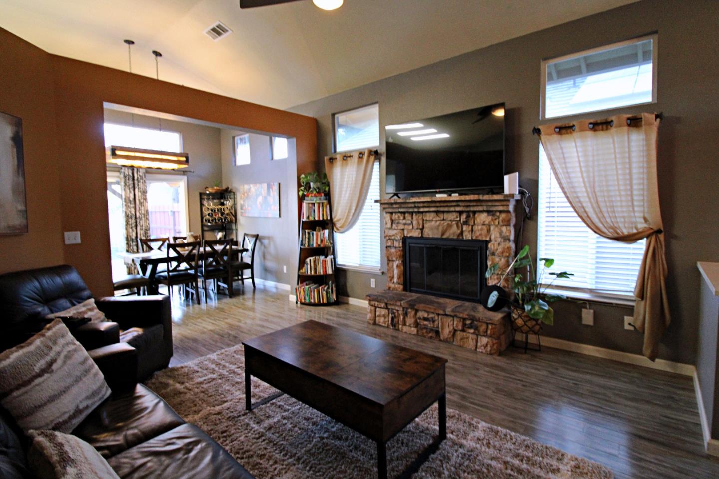 Detail Gallery Image 13 of 42 For 778 Mission Ridge Dr, Manteca,  CA 95337 - 3 Beds | 2 Baths