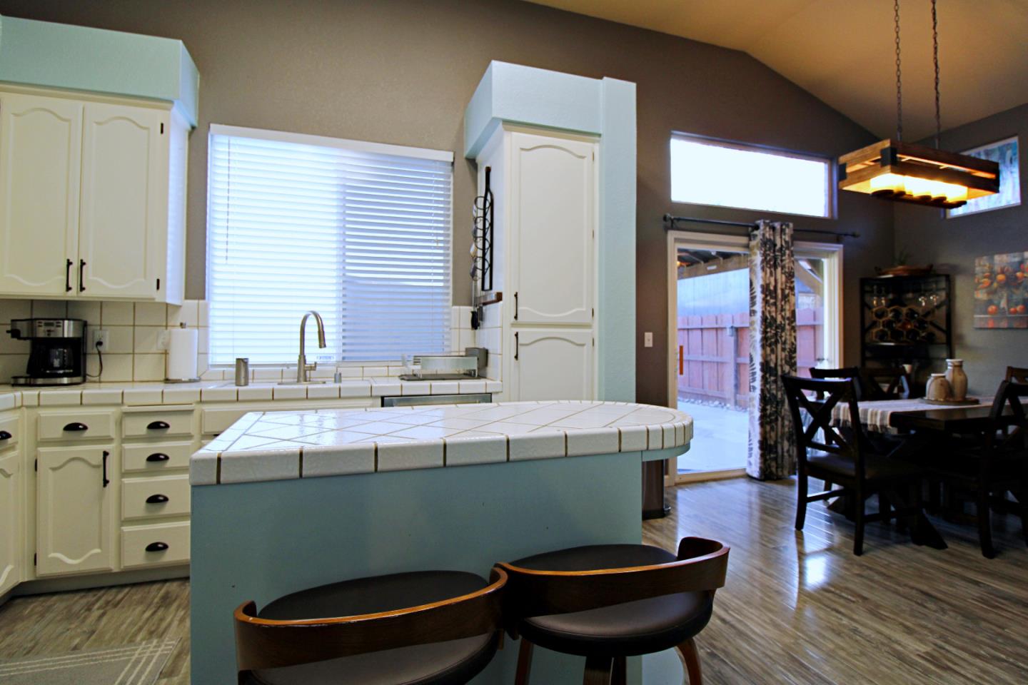 Detail Gallery Image 17 of 42 For 778 Mission Ridge Dr, Manteca,  CA 95337 - 3 Beds | 2 Baths