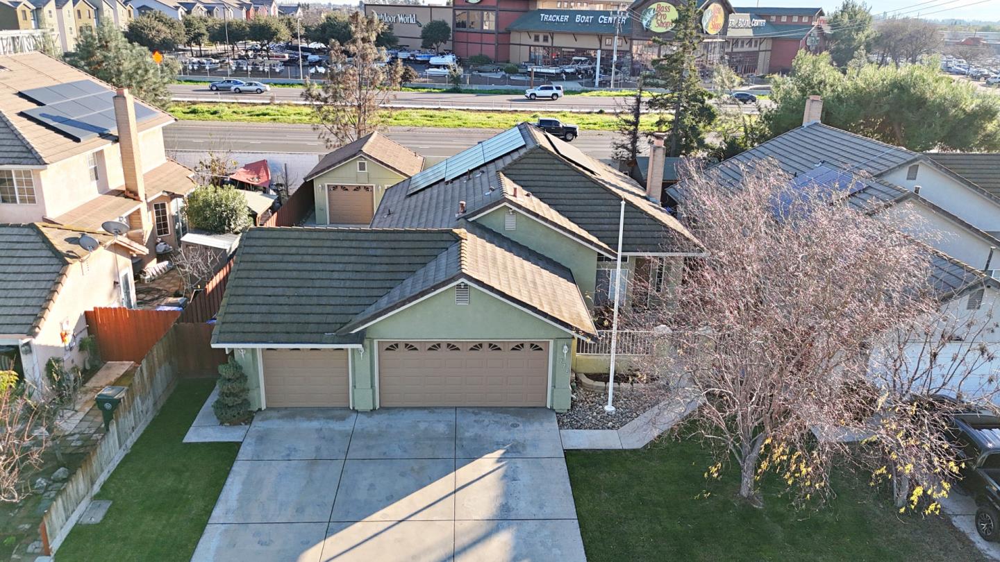 Detail Gallery Image 3 of 42 For 778 Mission Ridge Dr, Manteca,  CA 95337 - 3 Beds | 2 Baths