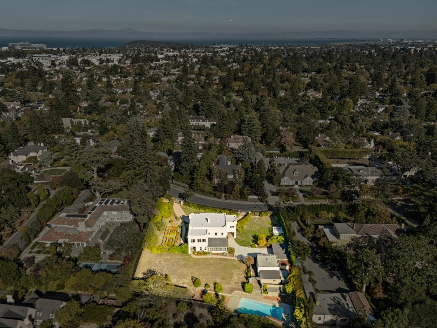 Detail Gallery Image 7 of 7 For 715 Brewer Dr, Hillsborough,  CA 94010 - 6 Beds | 4 Baths