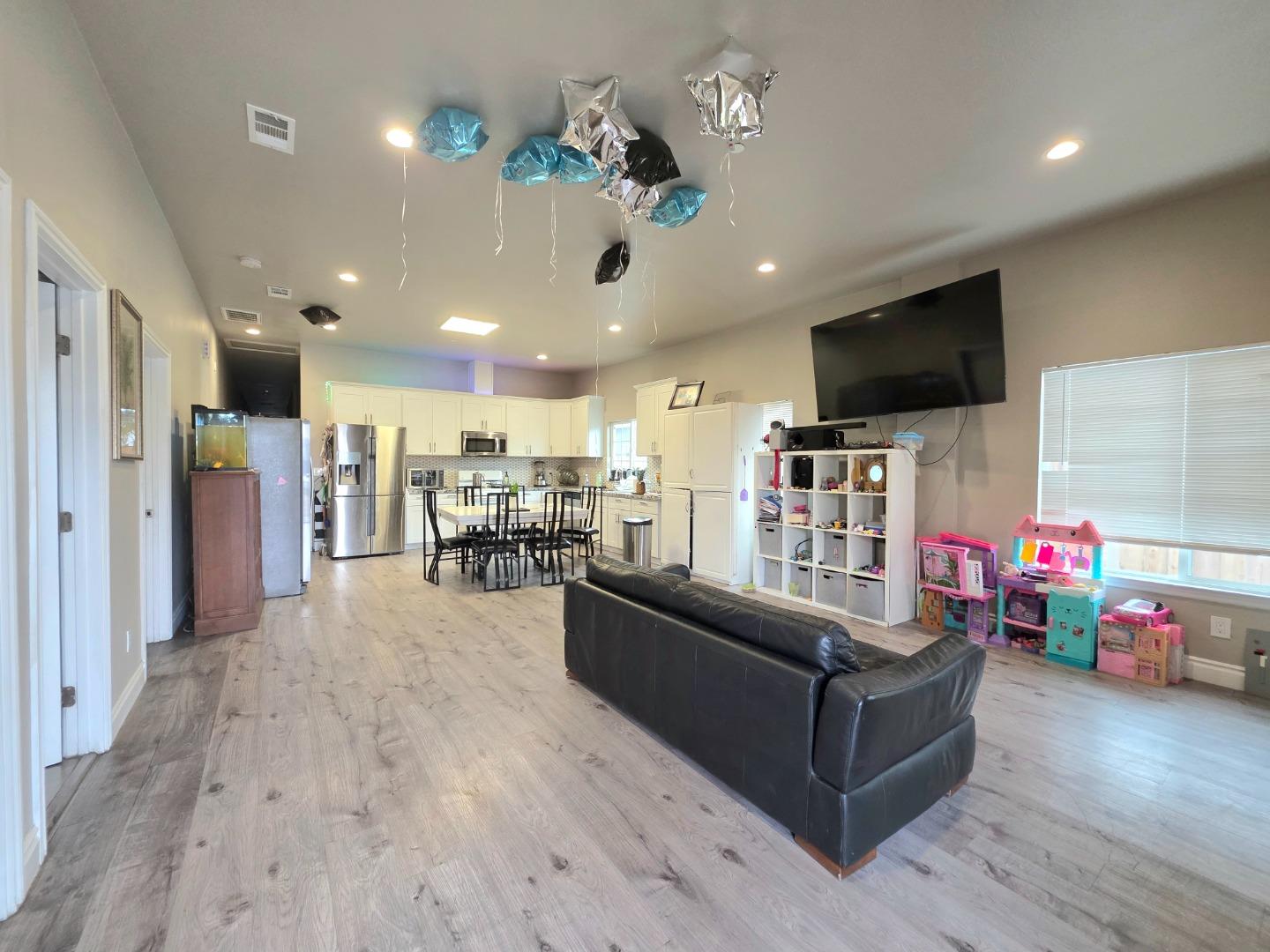 Detail Gallery Image 2 of 6 For 3391 E Hills Dr, San Jose,  CA 95127 - 6 Beds | 5 Baths