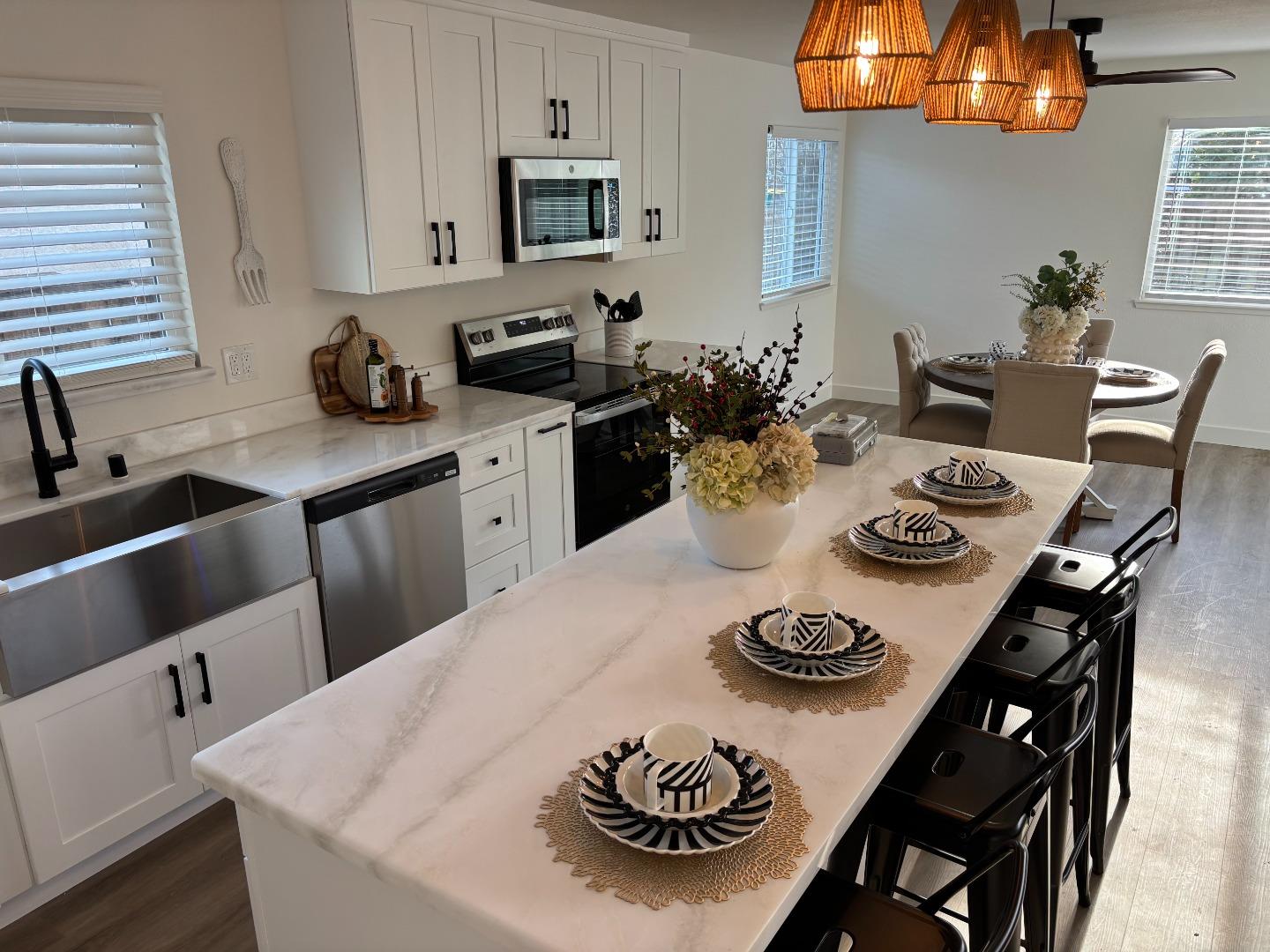 Detail Gallery Image 6 of 22 For 46 Chapelhaven Ct, San Jose,  CA 95111 - 4 Beds | 3 Baths