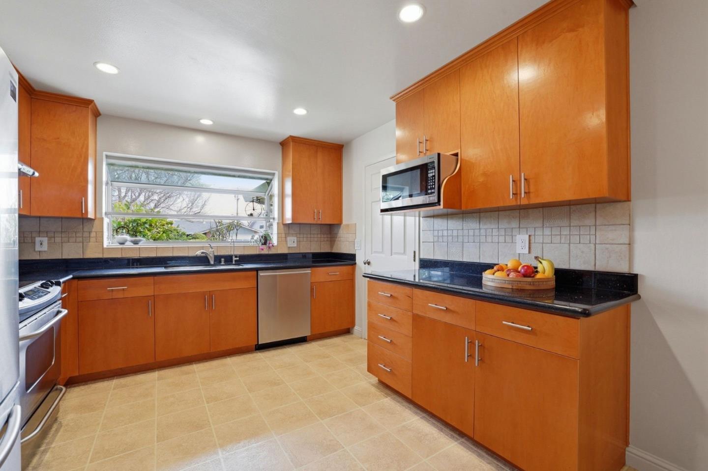 Detail Gallery Image 7 of 20 For 1581 Elka Ave, San Jose,  CA 95129 - 4 Beds | 2 Baths