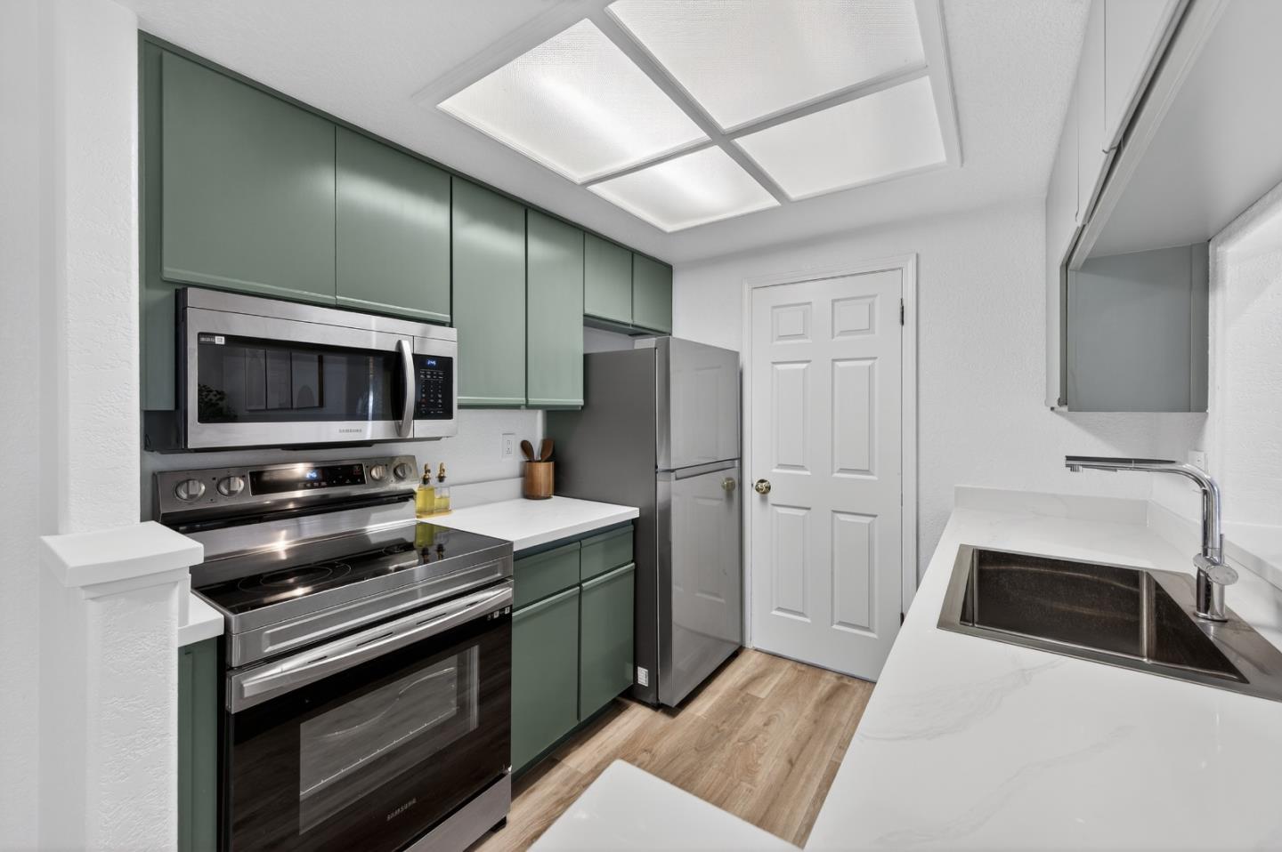 Detail Gallery Image 11 of 48 For 5964 Bridgeport Lake Way, San Jose,  CA 95123 - 2 Beds | 2 Baths