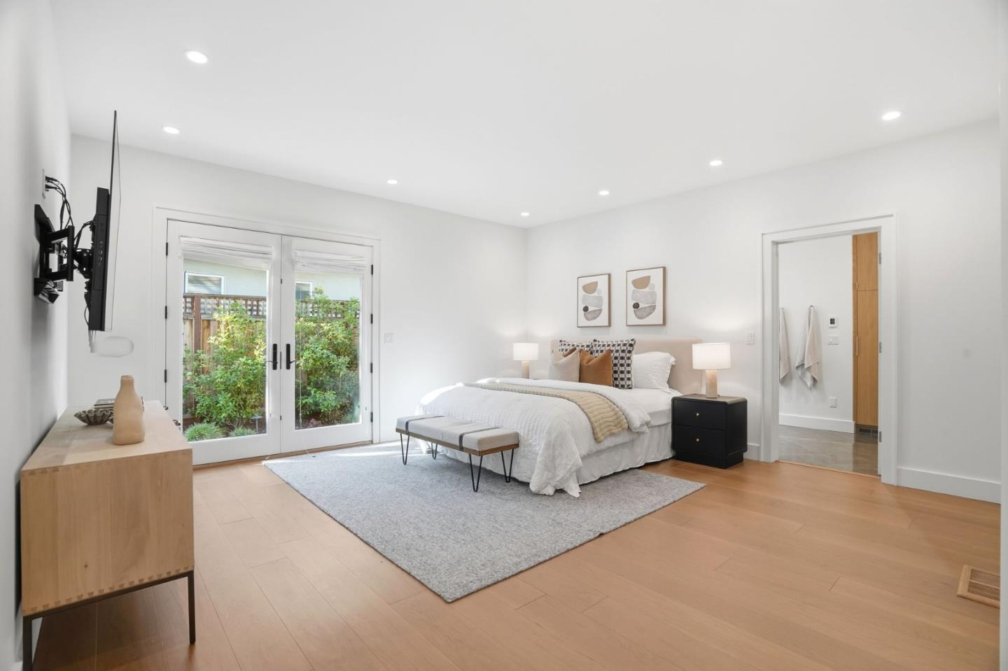 Detail Gallery Image 10 of 36 For 1525 Dana Ave, Palo Alto,  CA 94303 - 4 Beds | 3/1 Baths