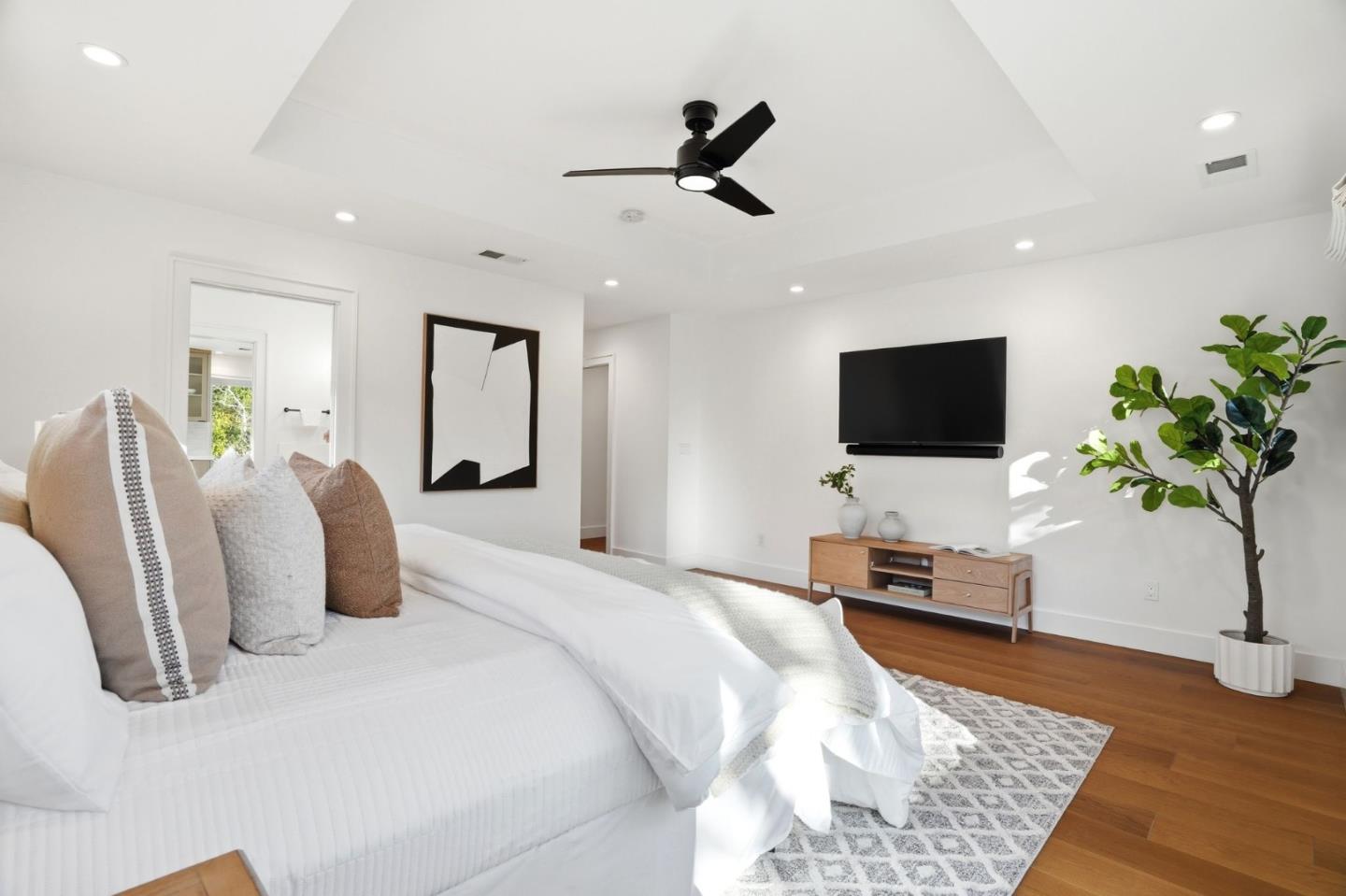 Detail Gallery Image 13 of 36 For 1525 Dana Ave, Palo Alto,  CA 94303 - 4 Beds | 3/1 Baths