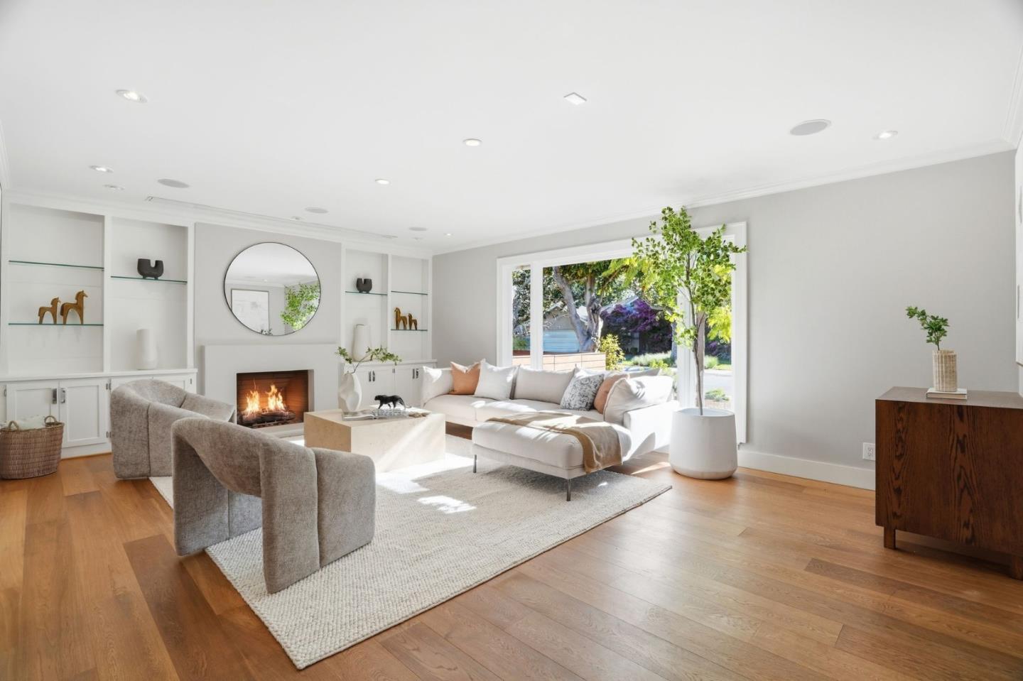 Detail Gallery Image 2 of 36 For 1525 Dana Ave, Palo Alto,  CA 94303 - 4 Beds | 3/1 Baths