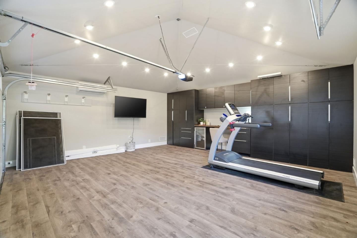 Detail Gallery Image 22 of 36 For 1525 Dana Ave, Palo Alto,  CA 94303 - 4 Beds | 3/1 Baths