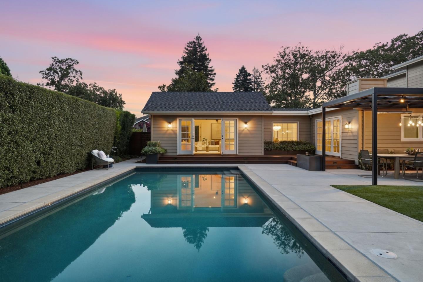 Detail Gallery Image 24 of 36 For 1525 Dana Ave, Palo Alto,  CA 94303 - 4 Beds | 3/1 Baths