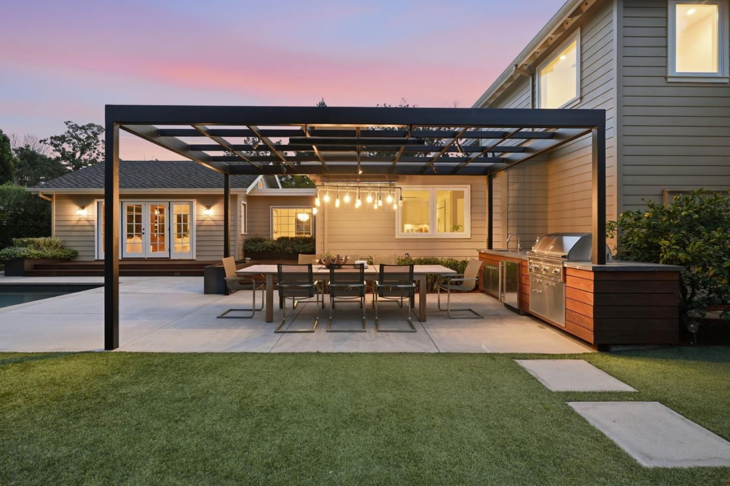 Detail Gallery Image 25 of 36 For 1525 Dana Ave, Palo Alto,  CA 94303 - 4 Beds | 3/1 Baths